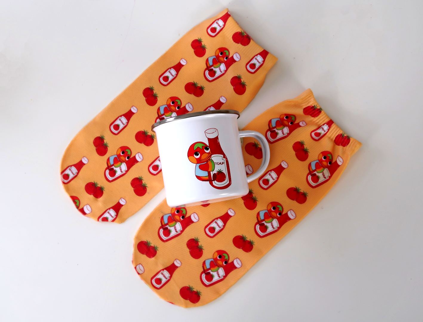 Ketchup Gift Box (1 enamel mug & 1 pair of socks)